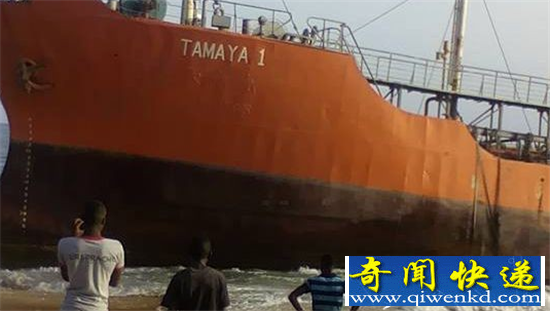 南非惊现恐怖鬼船!空无一人航行海中