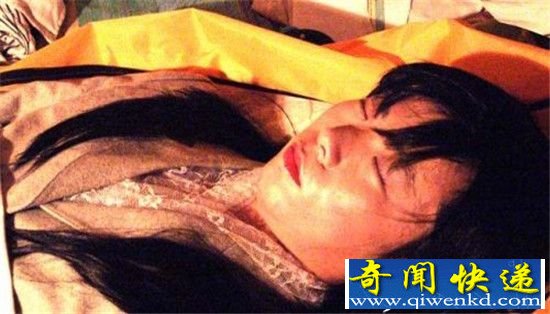 盗墓贼盗恐怖明代鬼棺:女尸光鲜如同活人