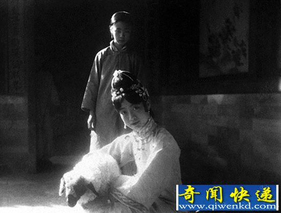 末代皇后婉容秘史 曾与皇帝两侍卫通奸产子