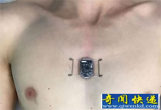 男子造人肉指南针 路痴为了认清方向也是拼了!