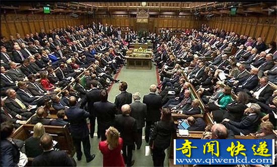 乌克兰不仅姑娘美 干起架来更美!