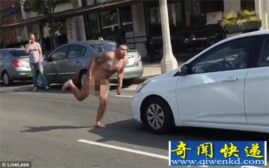 裸男街头用生命碰瓷 全程被路人拍到