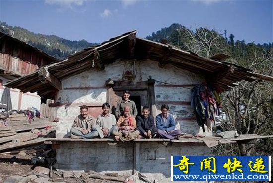 印度开挂了:五男共一妻 侍寝要严格轮班走