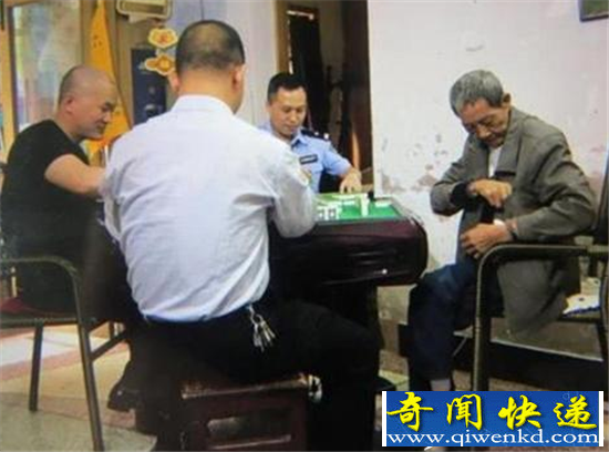 老人跳楼要求民警陪打麻将