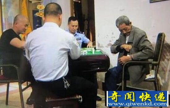老人跳楼时提条件:民警劝导心切陪打麻将