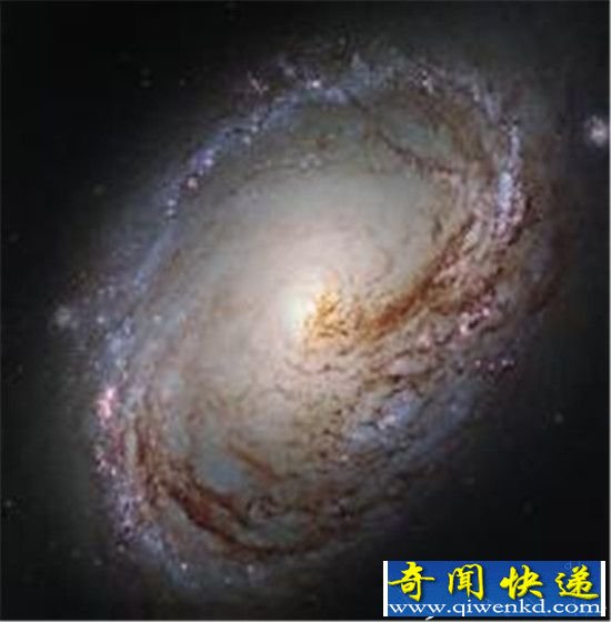 哈勃望远镜拍摄美丽的棒旋星系 核心异常活跃