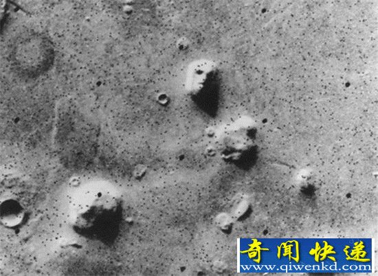 宇宙探索!火星上的怪异物体 “半裸露胸女外星人”