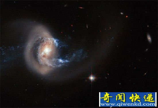 哈勃带给我们宇宙视觉盛宴 激烈的星系吞噬大战