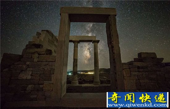 实拍希腊绝美星空 强大的闪电风暴