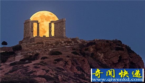 实拍希腊绝美星空 强大的闪电风暴
