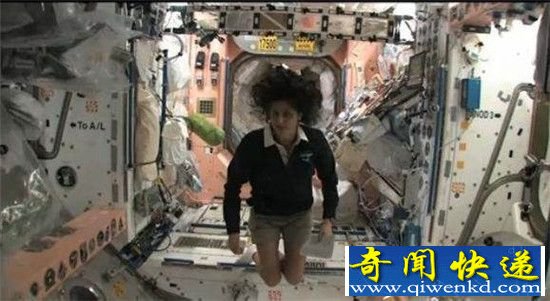 宇航员如厕大揭密 原来在天上要这样解手