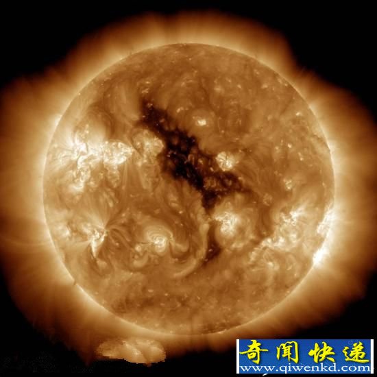 太阳表面惊现巨型空洞 引力波可破解黑洞