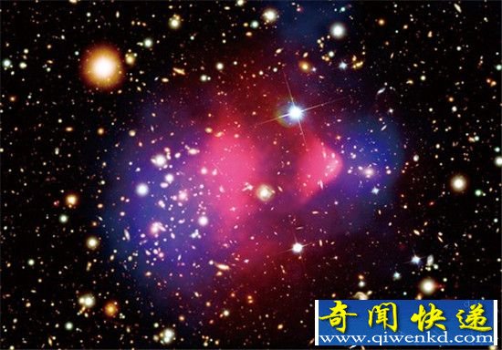 宇宙很暴躁:两个星系团打架曝光暗物质