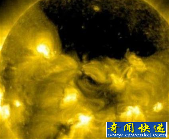 黑洞吃太阳全过程详解 残渣近乎光速向外喷发