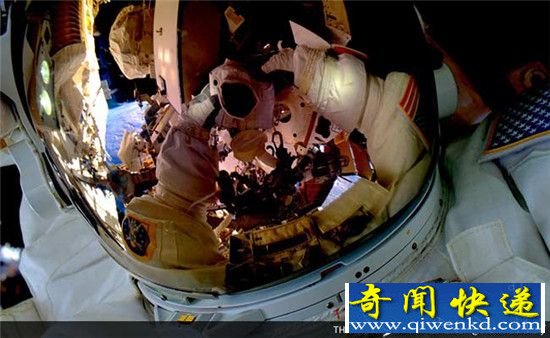 宇航员太空这样生活:尿泡咖啡随手秀恩爱