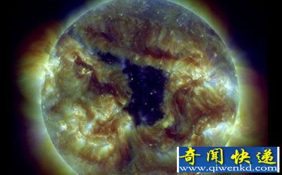 太阳黑子还是神秘时空漩涡?太阳表面的巨大空洞