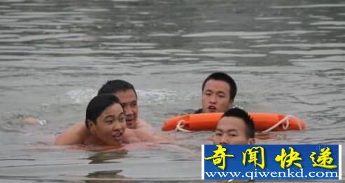 两男子救人拍视频:施救视频遭质疑