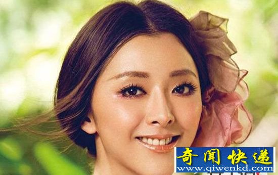 黄小蕾控诉迪士尼:不是抓手柄就打人