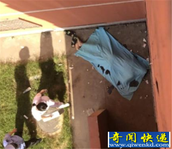 北京石油化工学院男生跳楼自杀 血染操场自杀原因未知