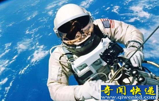 霍金曝出惊人消息 外星人正在看着你