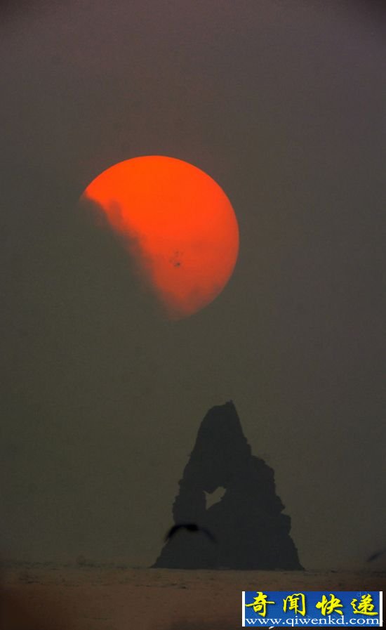 太阳表面发现巨型黑子:面积接近30个地球【组图】