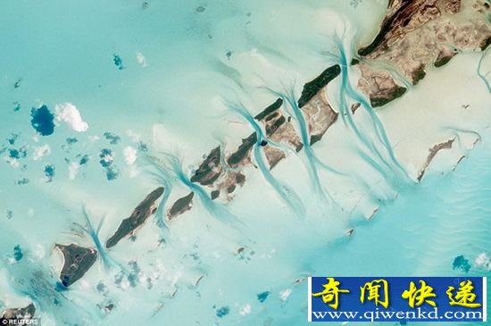 宇宙美图:国际空间站拍摄飞机掠过地球表面
