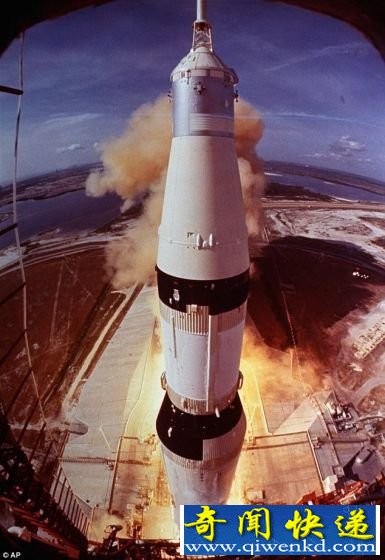 美国空军国防支援计划目前在全球操作多颗卫星,用来观测武器或者飞船被发射的任何警报信号。 美国空军国防支援计划目前在全球操作多颗卫星,用来观测武器或者飞船被发射的任何警报信号。