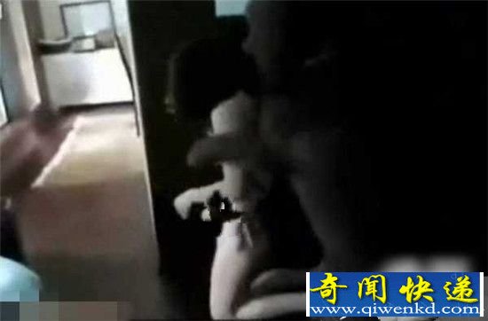 实拍人与动物乱伦瞬间:哈士奇强上女主人
