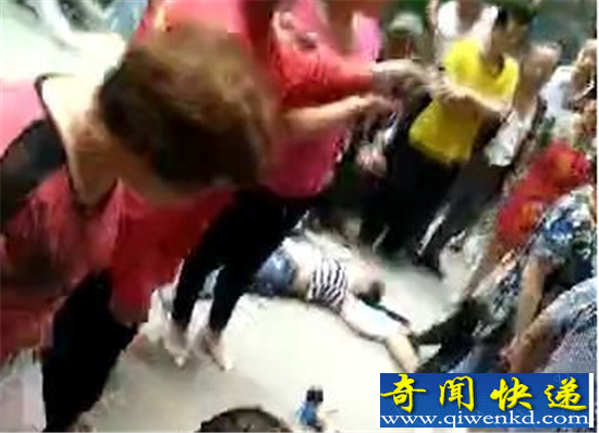四川仪陇18岁少女跳楼自杀 砸死无辜路人