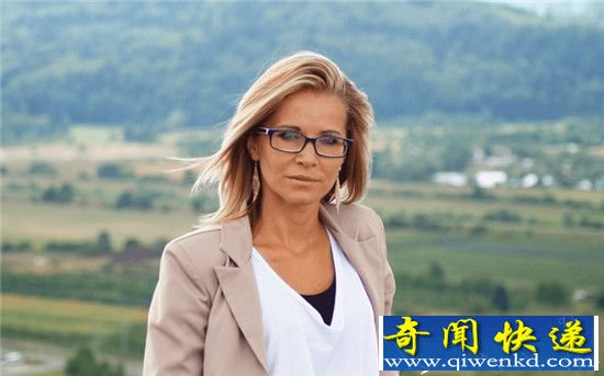 女子装瞎28年 骗保28年只因不愿与人打招呼?!