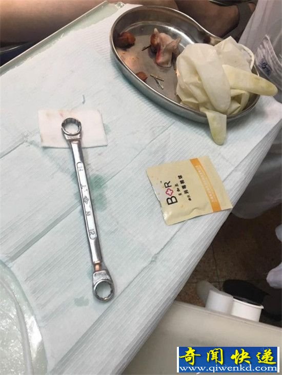 下体被扳手套住 网友:我有个大胆的想法!