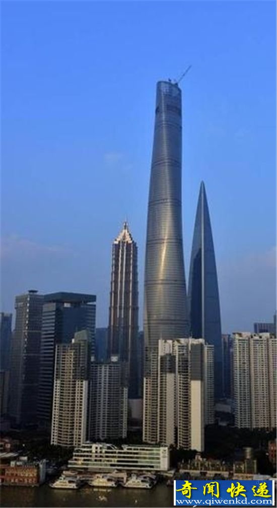 中国第一高楼封顶:站在632米高楼顶是什么感觉