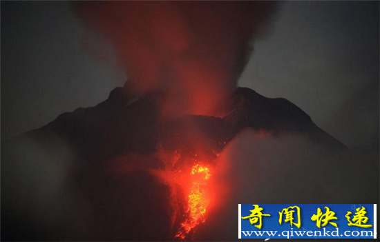印尼火山连续喷发 堪比末日来临!