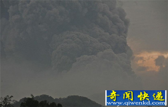 印尼火山连续喷发 堪比末日来临!