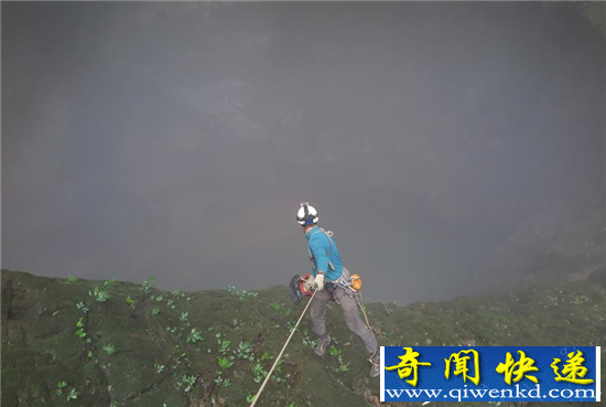 广西惊现420米天坑:内部景观让人大吃一惊!
