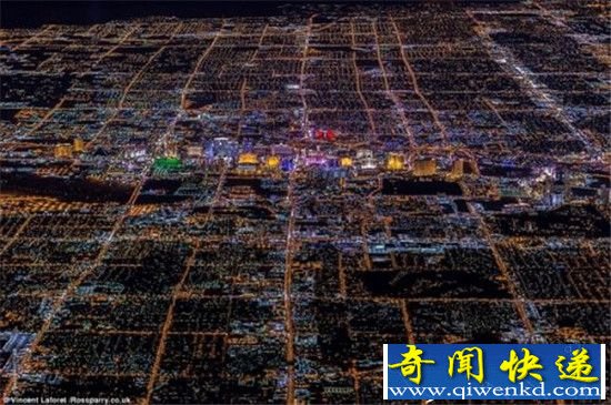 3000米高空看城市夜景:美的就像是电路板