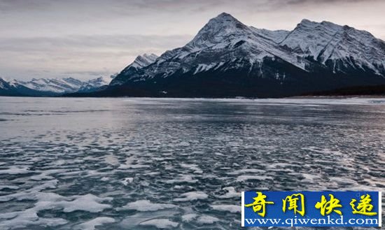 加拿大亚伯拉罕湖 冰封美丽景色如梦如幻