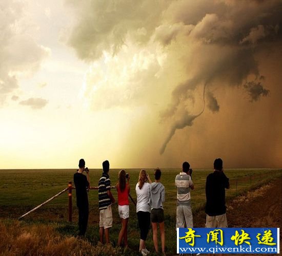 美国“风暴追逐团” 亲身拍摄超级风暴