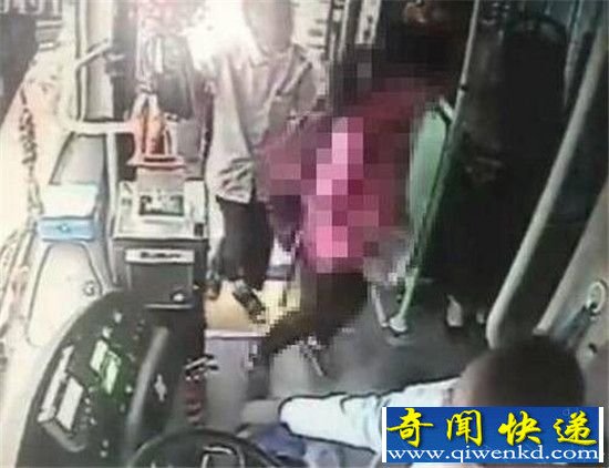 老头公交强吻女孩 网友:确实是坏人变老了!