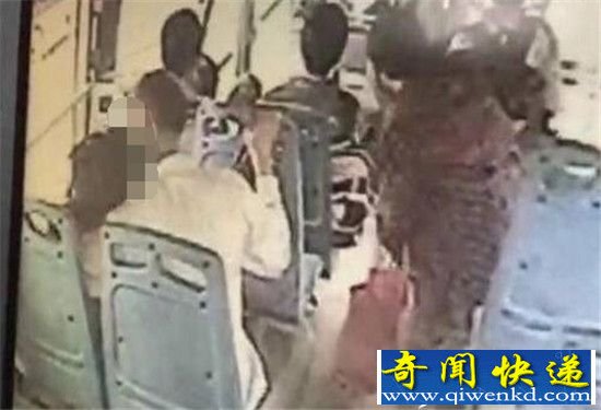 老头公交强吻女孩 网友:确实是坏人变老了!