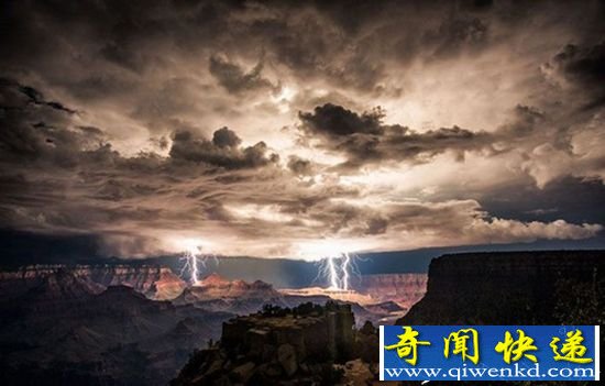 组图:俄罗斯雷雨降临前 天空惊异之景