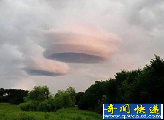 美国德州暴风雨后惊现飞碟云 外观酷似UFO