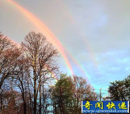 长岛雨后惊现四重彩虹 目击者拍照祈求好运