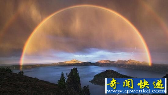 组图:美国俄勒冈州出现罕见八千米宽双彩虹