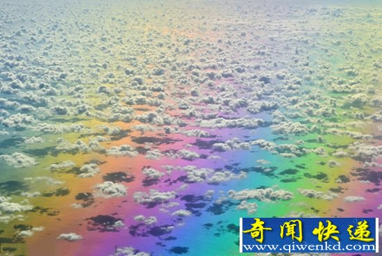 组图:飞机乘客拍到加勒比海上空彩虹奇景