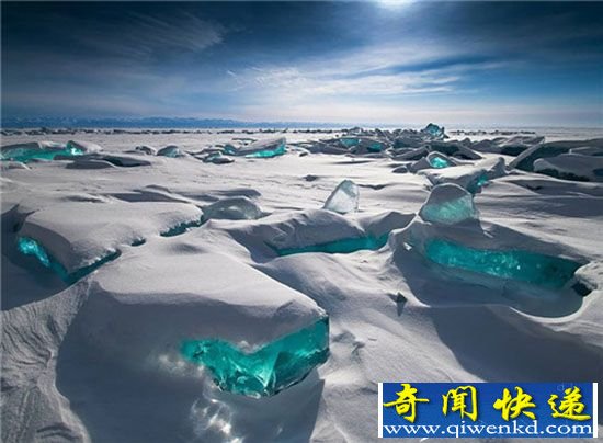 史诗般壮阔冰冻湖泊 景色壮美到令人窒息