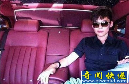 冥币伪造现金骗财 自称富二代豪车现金钻石数不胜数!