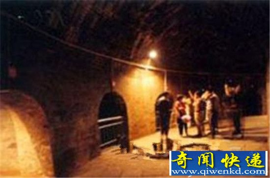 千年古墓为何深埋水底 明祖陵墓水底现身