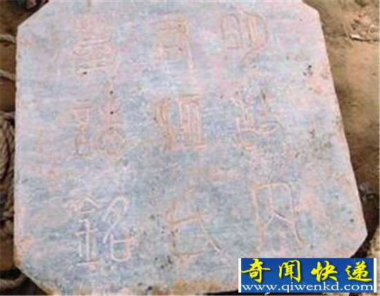  ݷ�ش����ڳ�400��ǰ��Ĺ Ůʬ��������������