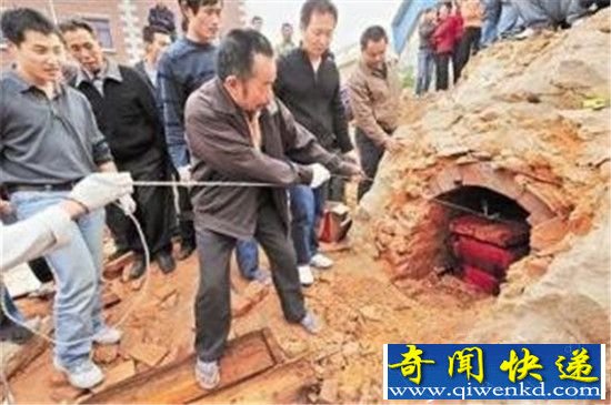 ݷ�ش����ڳ�400��ǰ��Ĺ Ůʬ��������������